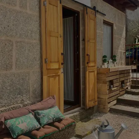 Casa Escuela Trasmiras, Casa Dos Mestres Trasmiras