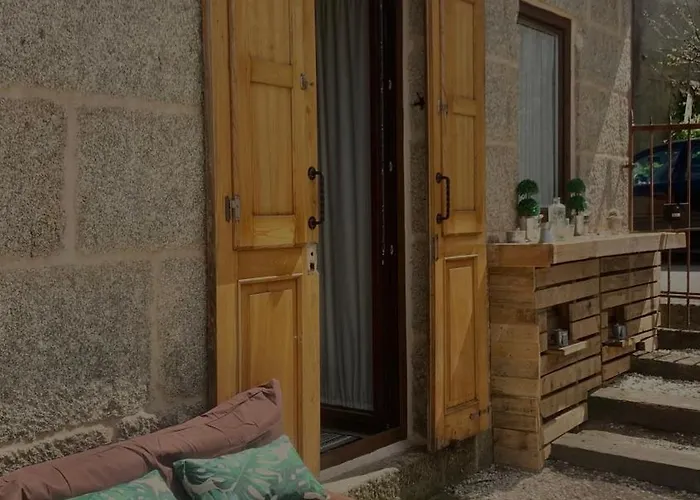 Casa Escuela Trasmiras, Casa Dos Mestres Trasmiras