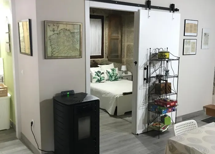 Casa Escuela Trasmiras, Casa Dos Mestres Trasmiras