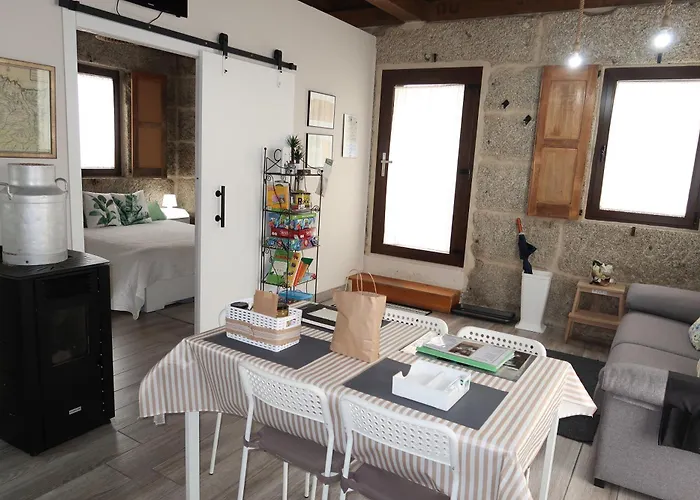 Casa Escuela Trasmiras, Casa Dos Mestres Trasmiras